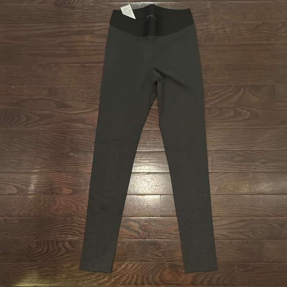 BCBGMaxAzria Black Leggings Sleek Form-Fitting Design